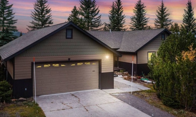 Island Park Apartment | Come stay at the Moose Jam!
