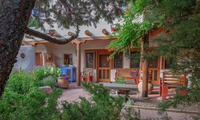 Taos Apartment | Come stay with us in a unique Historical cozy space !