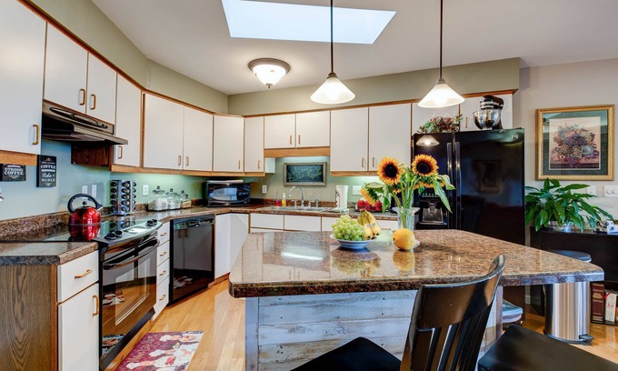Pisgah Forest House | Come to Relax, Hike, and Bike w/Amazing Views - 3 Min to Brevard!