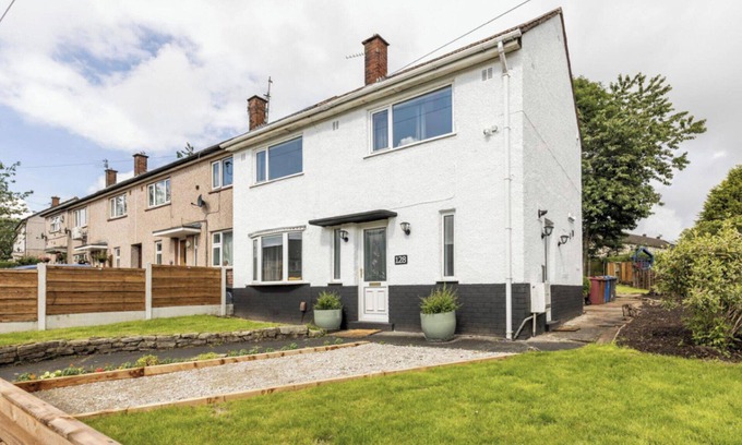 Belthorn House | Come & unwind in Charming 5 Bed House in Blackburn