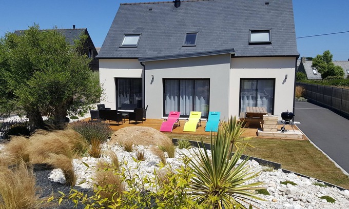 Brignogan-Plage Villa | Comfortable Villa "Le Temps de Vivre" with kayak and paddles 300 m from the beaches