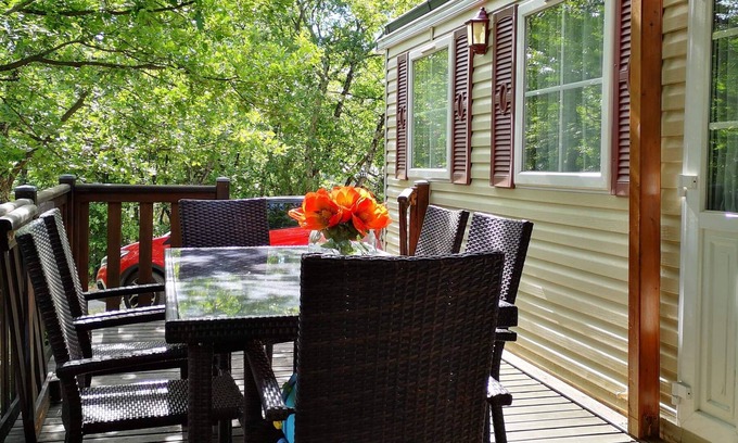 Saint-Privat-de-Champclos Cottage | Comfort cottage in a quiet and natural campsite T03
