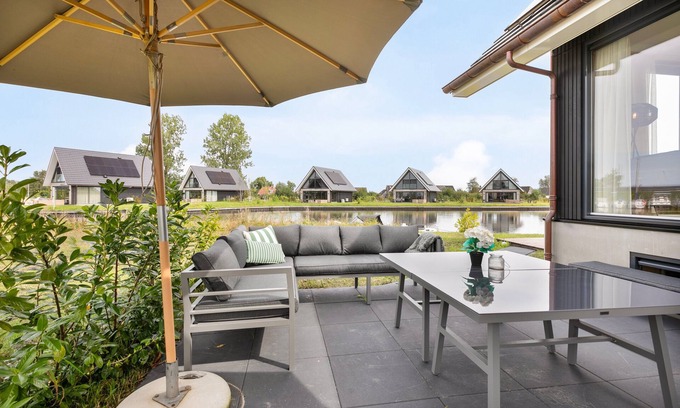 De Veenhoop House | Comfort 14-person water residence in the holiday park Landal Waterpark De Alde Feanen