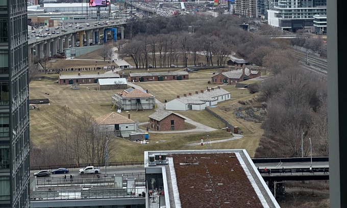 Central Waterfront House | Comfort 2 Bed Suites close to Harbour Front CN Tower Rogers Centre Free Parking