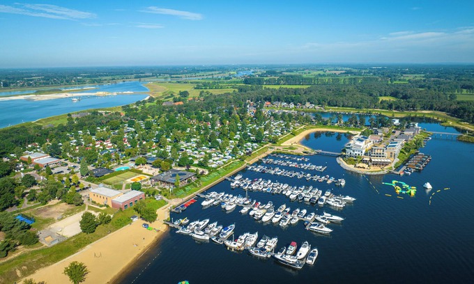 Leuken House | Comfort 4-person water house in the holiday park Landal Marina Resort Well