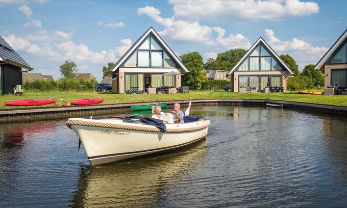 De Veenhoop House | Comfort 6-person watervilla in the holiday park Landal Waterpark De Alde Feanen