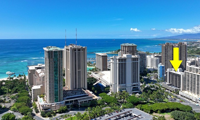Waikiki Apartment | Comfort & Accessibility to Everything in Waikīkī! 2 Queen Beds, Pool & Parking!