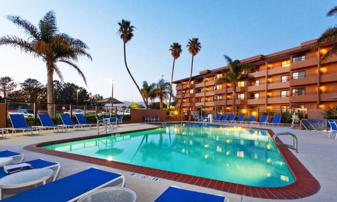 Santa Maria House | Comfort and Convenience! Amazing Unit. Close to Santa Maria Civic Theatre!