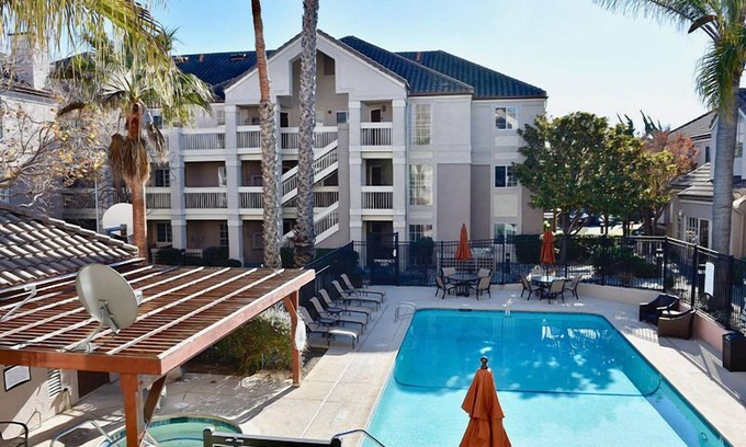 San Bruno Hotel | Comfort and Convenience! Free Onsite Parking, Pets Allowed, Free Breakfast