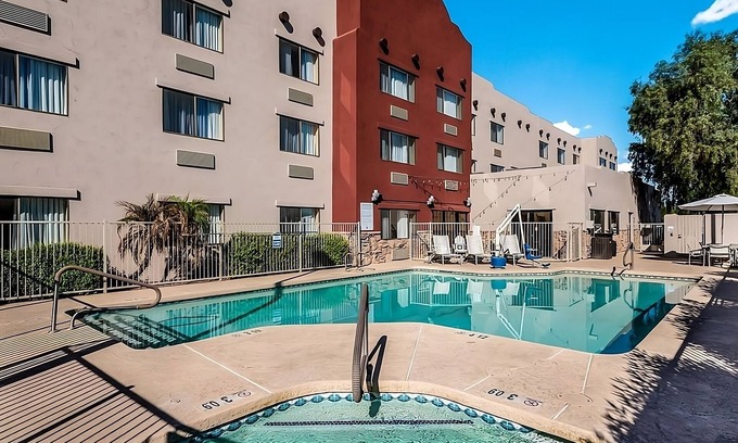 Palm Valley Hotel | Comfort and Convenience in Red Lion Goodyear Phoenix! Pet-friendly, Pool