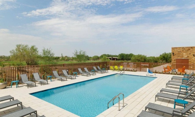 East Mesa Hotel | Comfort and Convenience! Pool, Free Breakfast, Free Parking, Pet-friendly!