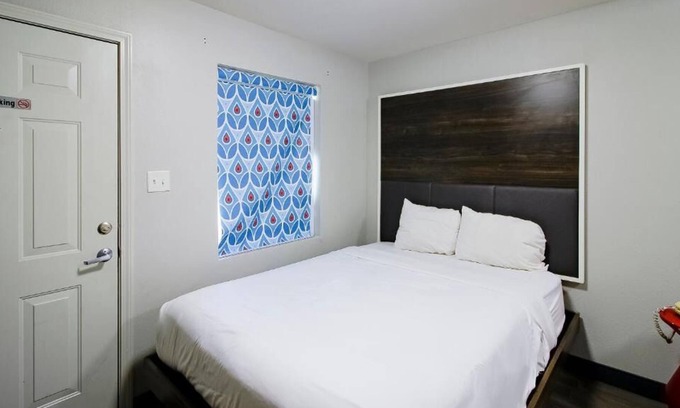 Sulphur House | Comfort and Convenience! Free Parking, Near Louisiana's Culture