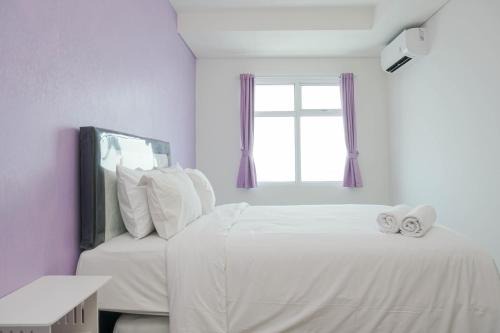 Pluit Apartment | Comfort and Elegant 1BR Green Bay Condominium Apartment By Travelio