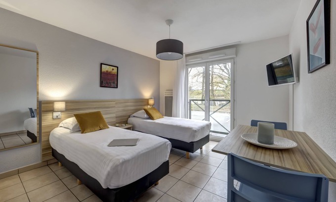 Divonne-les-Bains Apartment | Comfort Aparthotel Divonne L'Oree du Parc