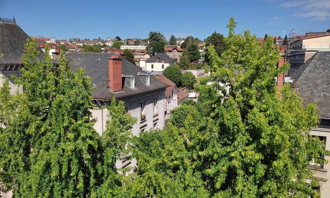 Aurillac Apartment | Comfort Apartment in Aurillac with Wifi, Parking and Balcony
