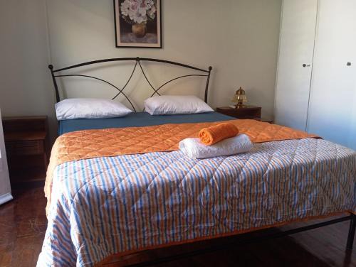 Athens House | Comfort bed in a room 5' from metro