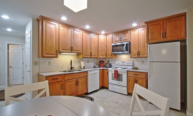 Hummelstown Apartment | Comfort, charm, and convenience, close to Hershey, reserved off street parking