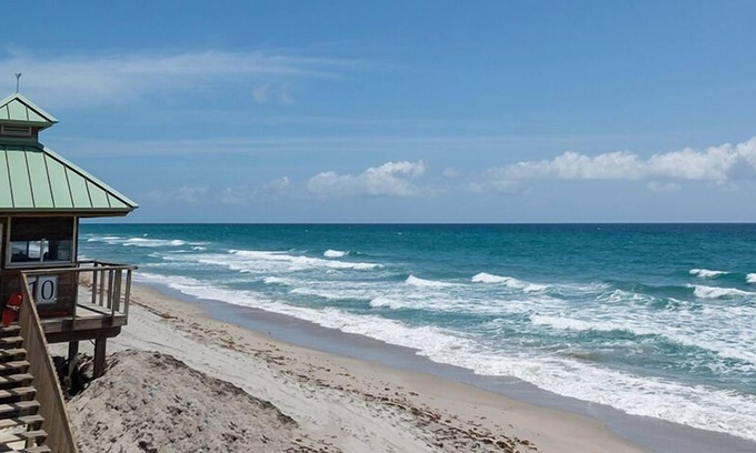 Hillsboro Beach House | Comfort & Convenience! Pet- Friendly Property, Onsite Pool, Near Beach