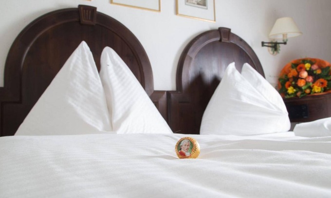 City Centre Salzburg Hotel | Comfort double room with shower or Bathroom, toilet - Altstadthotel Stadtkrug