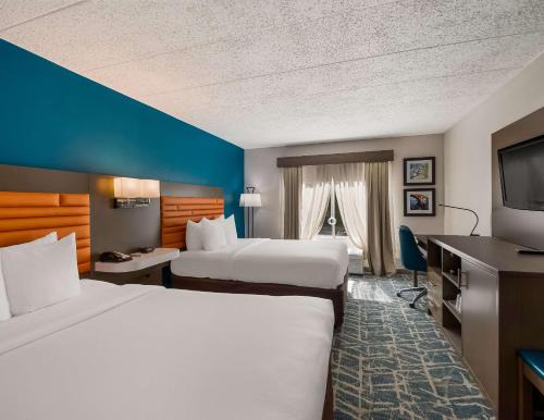 Seven Corners Hotel | Comfort Inn Falls Church - Tysons Corner