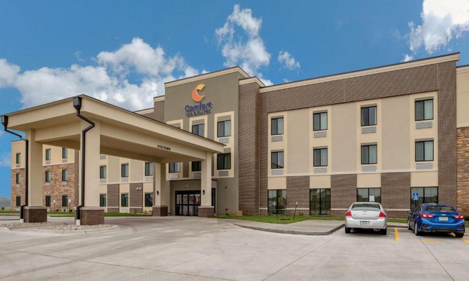 Ames Hotel | Comfort Inn & Suites Ames near ISU Campus