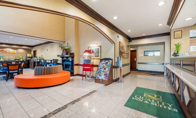 Clifton Hotel | Comfort Inn & Suites Cincinnati Uptown Clifton