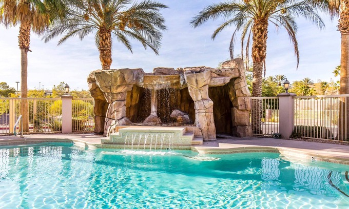 Whitney Ranch Hotel | Comfort Inn & Suites Henderson - Las Vegas