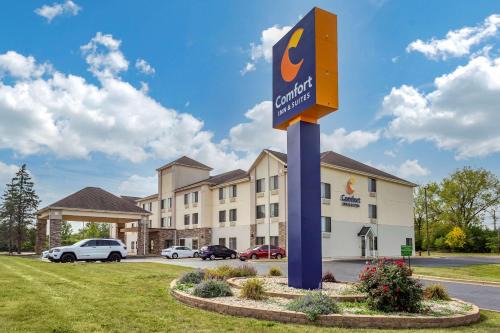 Aurora Hotel | Comfort Inn & Suites North Aurora - Naperville