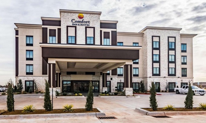Central Oklahoma City Hotel | Comfort Inn & Suites Oklahoma City South I-35