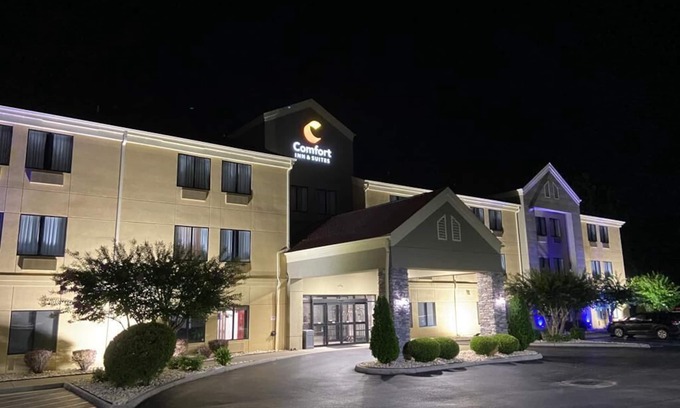 Troutville Hotel | Comfort Inn & Suites Troutville-Roanoke North