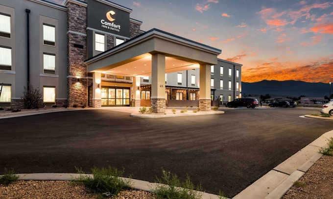 Hurricane Hotel | Comfort Inn & Suites Zion Park Area
