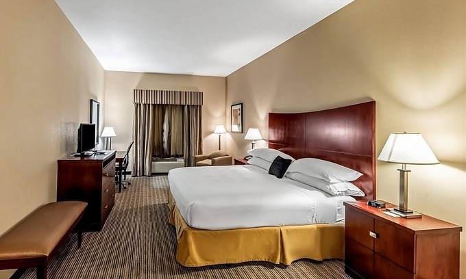 Mineral Wells Hotel | Comfort Meets Affordability at Red Lion Inn & Suites Mineral Wells! Onsite Pool!