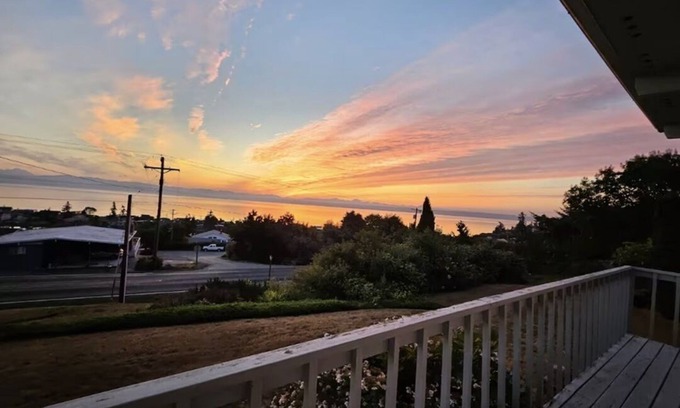 Camano Island House | Comfort Meets Coastal Charm w/Private Beach