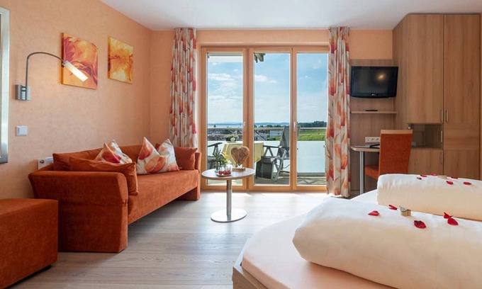 Hagnau Apartment | Comfort Room with Side Lake View, Balcony and Wi-Fi