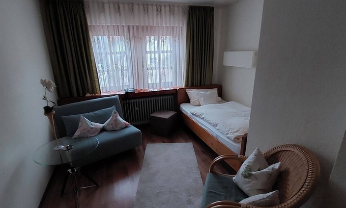 Laudenbach Cottage | Comfort single room no. 23 - Goldner Engel, Restaurant - Hotel - Butcher's shop