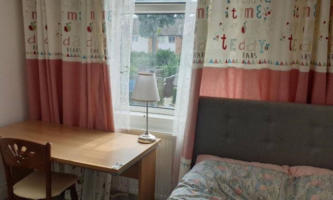 Highams Park House | Comfort Spacious Double Room in Chingford, London Room 2