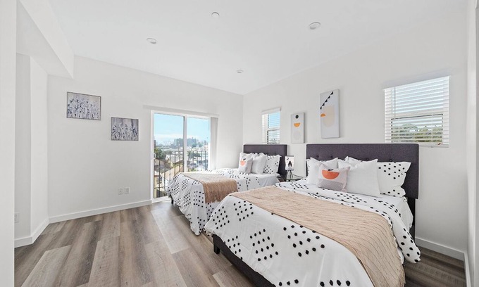 Rampart Village House | Comfort Suite Hollywood