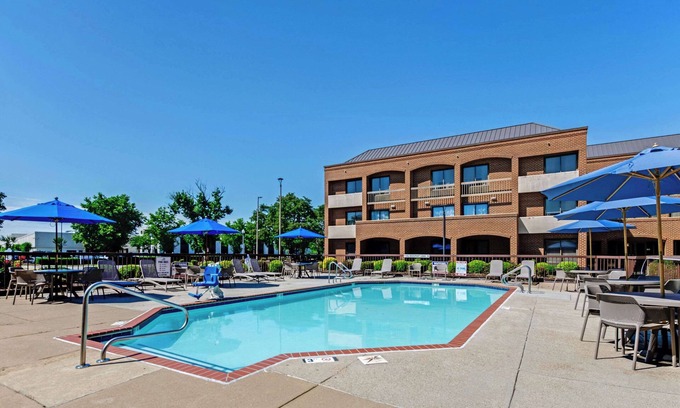 Greenbrier East Hotel | Comfort Suites Chesapeake - Norfolk