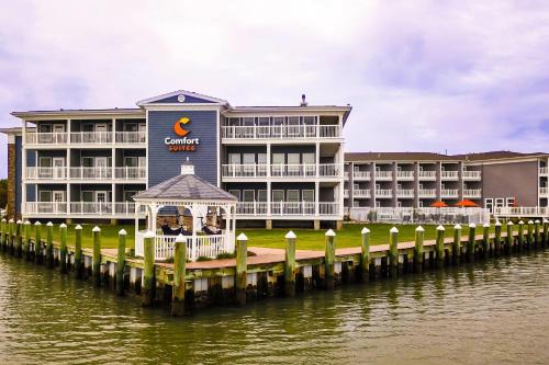 Chincoteague Hotel | Comfort Suites Chincoteague Island Bayfront Resort