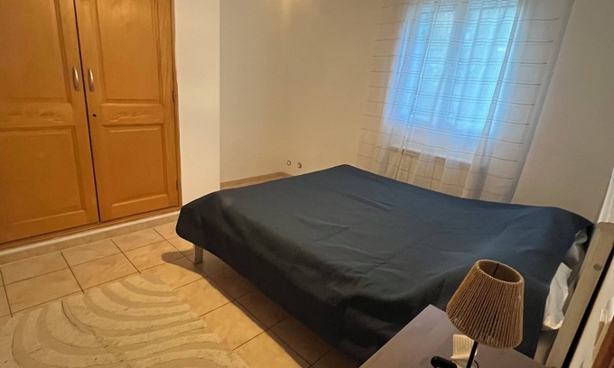 Vins-sur-Caramy Apartment | Comfort villa on the lake