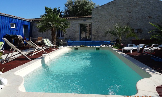 Saint-Georges-d'Oleron Apartment | Comfortable apartment with terrace and swimming pool in a condominium