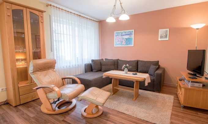 Zingst Apartment | Comfortable vacation apartment with terrace and garden view in the heart of Zingst