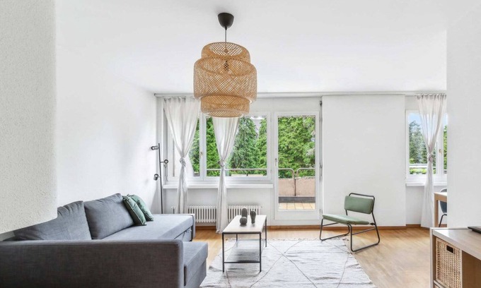 Hottingen Apartment | Comfortable 2-Bedroom Stay in Seefeld, Zürich