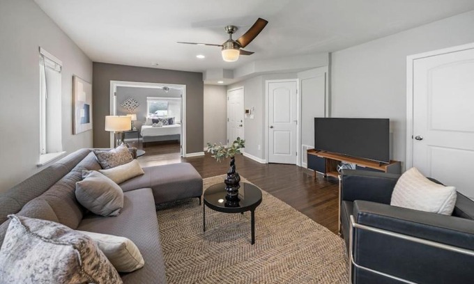Mount Auburn Apartment | Comfortable 2BR Condo near City Center