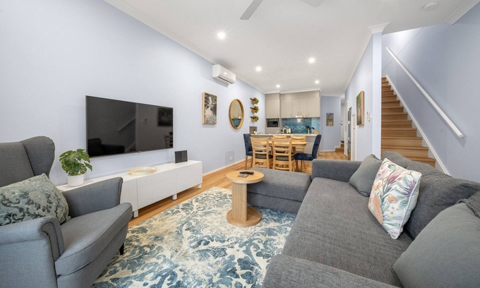 Coombs House | Comfortable 3-Bed House with Alfresco Dining
