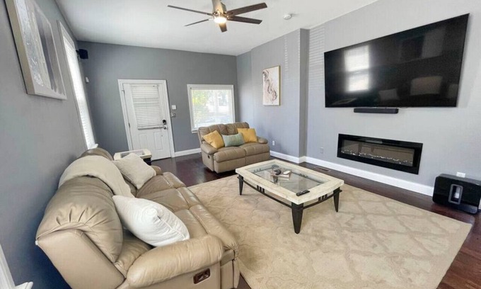 Mount Auburn House | Comfortable 3-Bedroom Home 3-min drive to Downtown