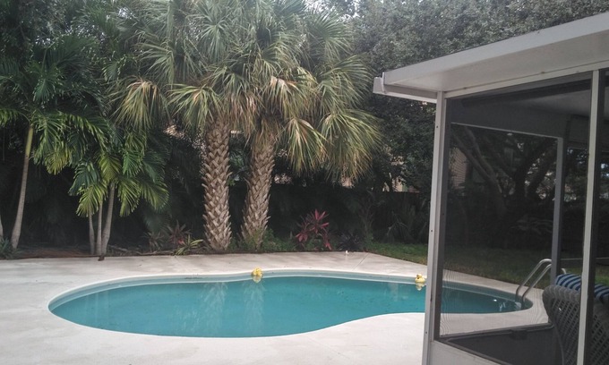 Vero Beach House | Comfortable 3 bedroom 3 bath beach house .pool.3 minute walk to beach.