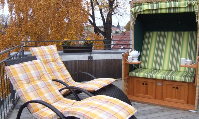 Warnemuende Apartment | comfortable 4-star roof terrace apartment, quiet and central
