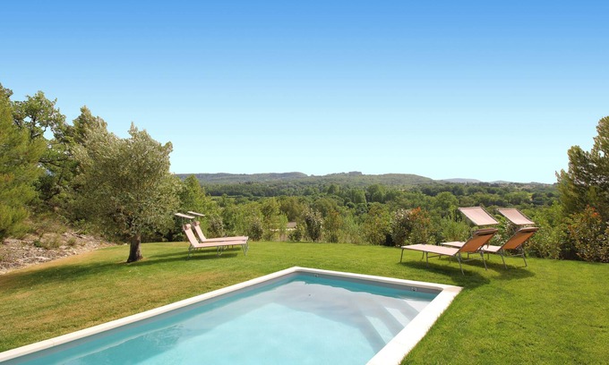 Saignon House | Comfortable air-conditioned Bastide with swimming pool and view