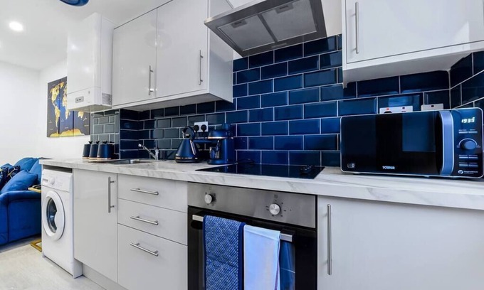 Tottenham Apartment | Comfortable and Stylish 1 BR flat - Sleeps 2
